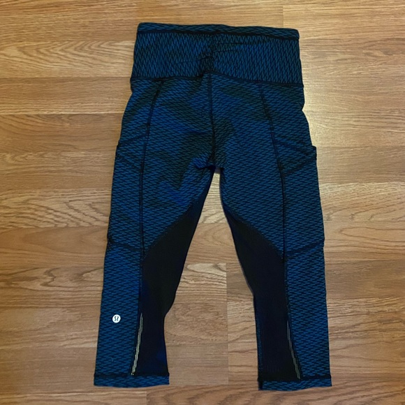 Lululemon Outrun Crop Leggings - Picture 6 of 10